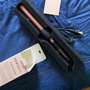 Never used! FOXYBAE 25mm Curling Wand